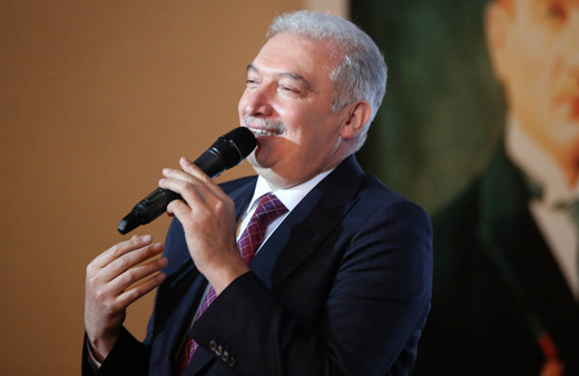 Mevlüt Uysal gençler için ayağa kalktı