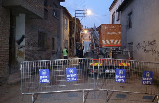 Edremit'teki riskli tarihi Rum evinin bitişiğindeki iki evde tahliye