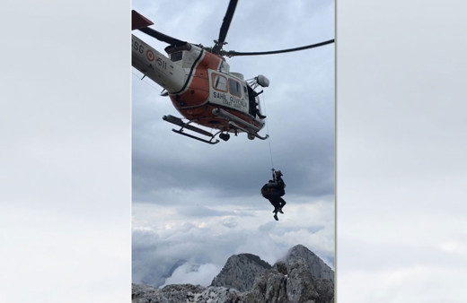 Dağda mahsur kalan 3 kişiyi Sahil Güvenlik kurtardı