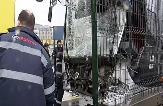 Haramidere'de metrobüs kazası