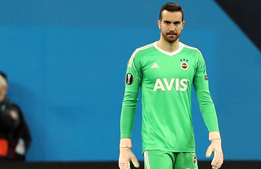 Fenerbahçe kalecisi Harun, Süper Ligin zirvesine çıktı