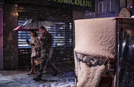 İstanbul'da kar yağışı etkisini arttırdı Vali Yerlikaya'dan uyarı