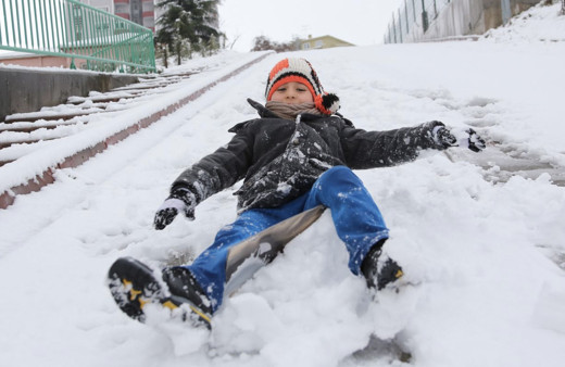 İstanbul'da yarın okullar tatil mi valilik 25 şubat resmi tatil açıklaması