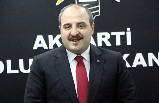 Bakan Varank: Antarktika'da bayrağımızı dalgalandırmak gurur verici