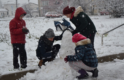 Çanakkale'de eğitime fırtına ve kar engeli