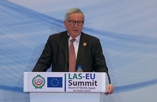 Junker’e tüm salonu güldüren telefon