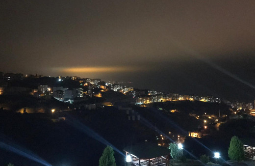 Trabzon'da esrarengiz ışık! Gören UFO mu deyip telefona sarıldı