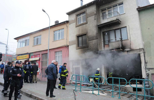 Eskişehir'de koltuk döşeme atölyesinde patlama!
