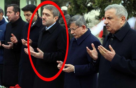 Erdoğan elini dahi sıkmamıştı! Ahmet Davutoğlu'nun yanındaki adam bakın kim