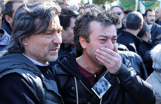 Aytaç Arman'ın cenaze töreninde Uğur Çavuşoğlu gözyaşlarına boğuldu