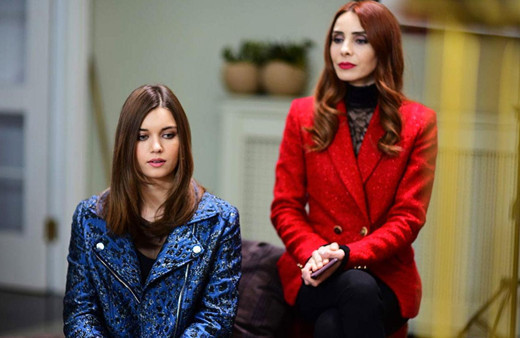 Nur Fettahoğlu küvette çıplak poz verdi ardından apar topar kaldırdı