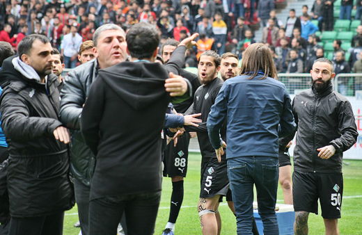 Amed Sportif- Sakaryaspor futbolcuları maç öncesi kavga etti