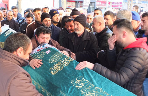 Sancaktepe'de soba faciasında ölen iki kardeş son yolculuğuna uğurlandı