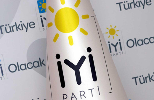 İYİ Parti'de istifalar sürüyor! Selendi İlçe Başkanı istifa etti