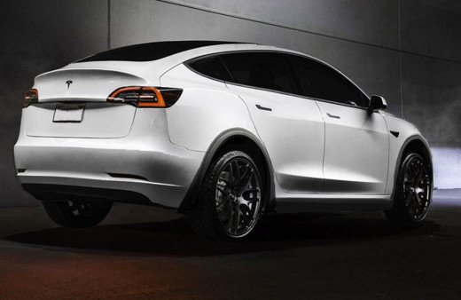 Elon Musk Tesla Model Y tanıtım tarihini duruydu