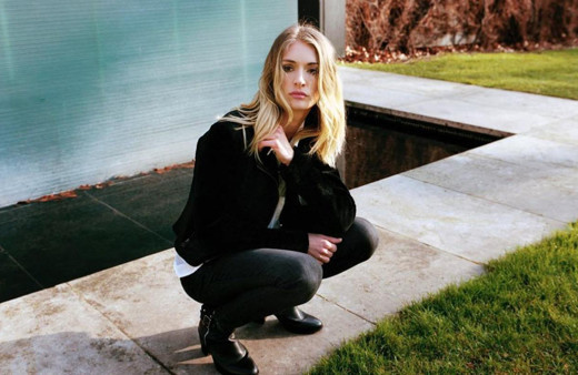 Yasemin Kay Allen'in piton yılanlı paylaşımı olay oldu