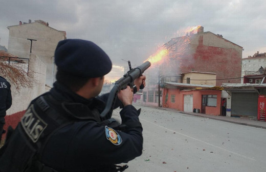Konya'da ortalık savaş alanına döndü: 200 polis sevk edildi!