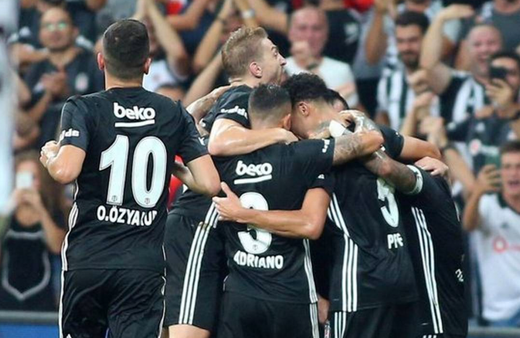 Beşiktaş'ta Adriano ile yollar ayrılıyor