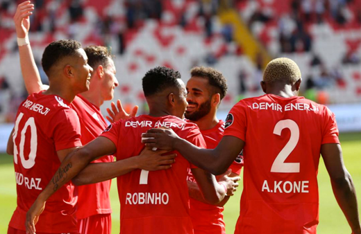 Sivassporlu Douglas'la Galatasaray kulübü el sıkıştı