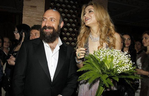 Eski Cumhurbaşkanı'nın kızı üzerinde bornozla yaka paça hapse atıldı!