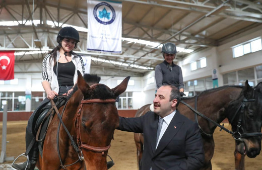 Sanayi ve Teknoloji Bakanı Mustafa Varank'tan yerli serum tesisine ziyaret