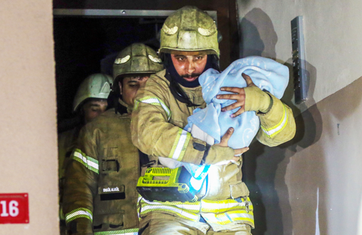 Güngören'de panik anları! Son anda kurtarıldılar
