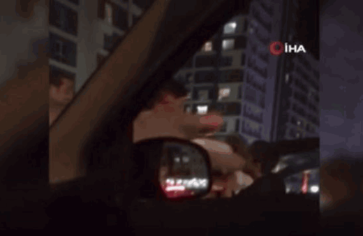 Esenyurt'ta trafikte tekmeli tokatlı kavga kamerada