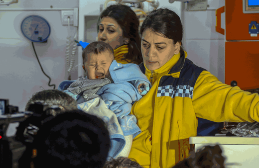 Güngören'de 5 katlı binada yangın