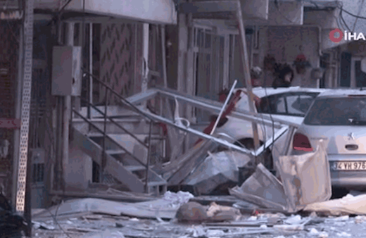 Esenyurt'ta  patlama meydana geldi ortalık savaş alanına döndü