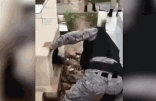 Haber alıp içinden ses gelen mezarı kazan polisler gözlerine inanamadı