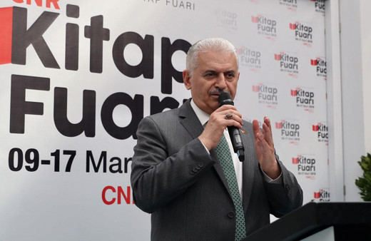 Yıldırım, CNR Kitap Fuarı stantlarını gezdi