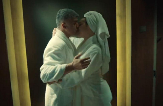 İstanbullu Gelin'de Faruk ile Özgür'ün öpüştüğü anlar olay oldu