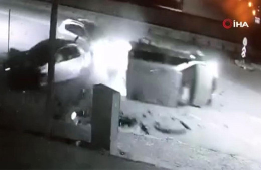 Konya'da İki aracın kafa kafaya çarpıştığı anlar kamerada
