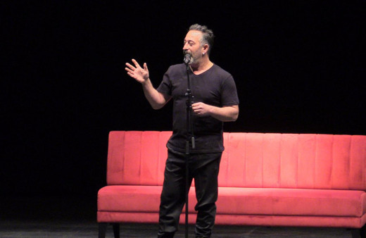 Cem Yılmaz peşimi bırakmıyor dedi ve açıkladı Defne'yle birlikte olduğumu söylüyorum ama...