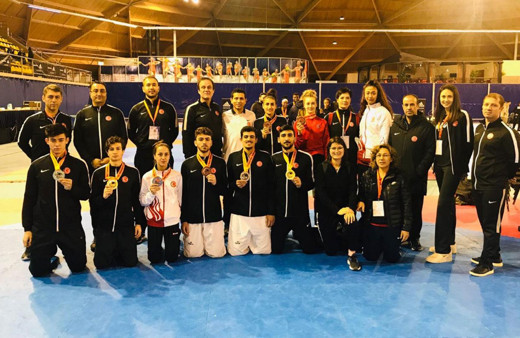 Hollanda'da Milli tekvando takımından 3'ü altın 7 madalya