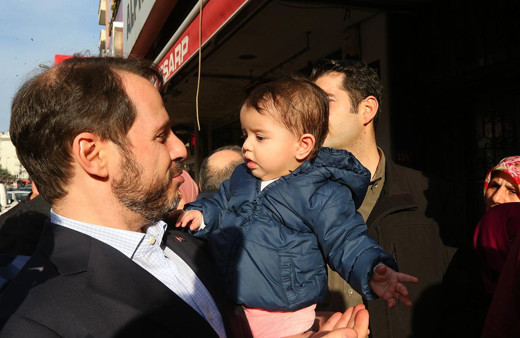 Bakan Albayrak, Üsküdar'da esnaf ziyaretinde bulundu