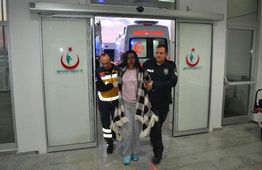 Anasınıfı Öğretmeni, erkek arkadaşını bıçaklayıp rehin aldı