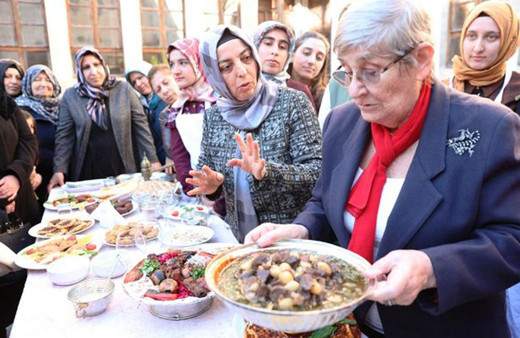 Lahmacun ve çiğköfte sağlığa zararlı mı Canan Karatay açıkladı