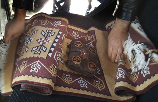 Kırşehir'deki operasyonda halının içinden paha biçilemez bir kitap çıktı