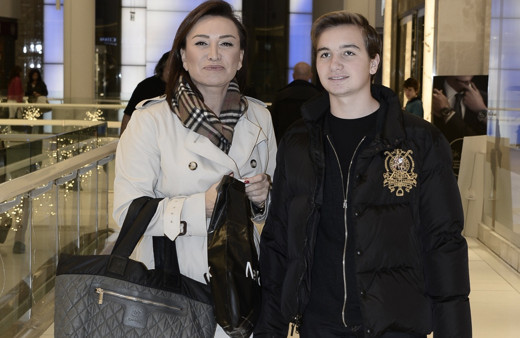 Demet Akbağ'ın oğlu Ali Çıka kaç yaşında nerede okuyor?