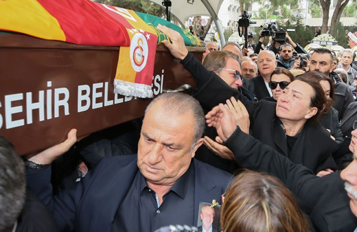 Demet Akbağ eşi Zafer Çika son yolculuğuna uğurlandı