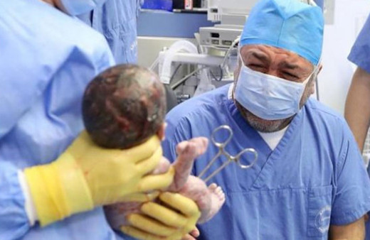 Sinem Öztürk Uslu Doğurdu Mustafa Öztürk aynı gün hem baba oldu hem dede