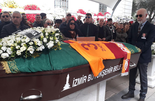 Demet Akbağ'ın eşi Zafer Çika'nın cenazesi Çeşme'ye uğurlandı