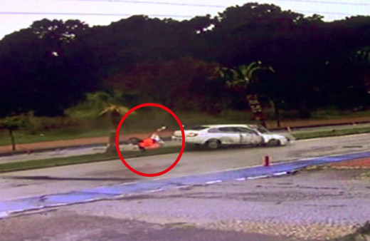 Antalya'da Korkunç kaza! Arabanın içerisinden yola böyle fırladı