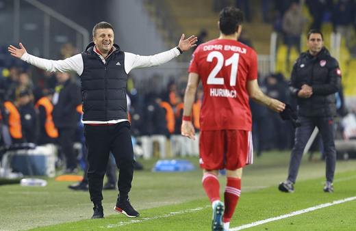 Özer Hurmacı, hakemi yerden yere vurdu