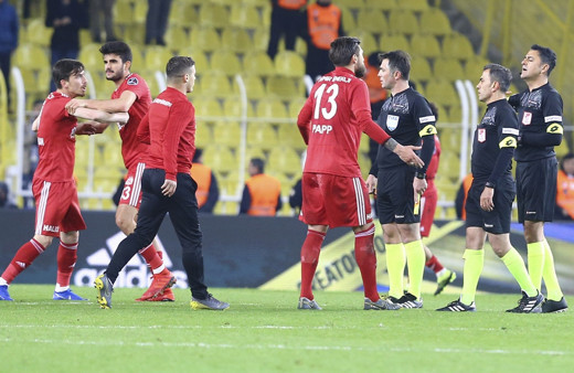 Demir Grup Sivasspor faturayı hakeme kesti