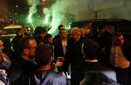 Başkan Uysal'dan gençlere: Havai fişeklerin hepsini bitirmeyin