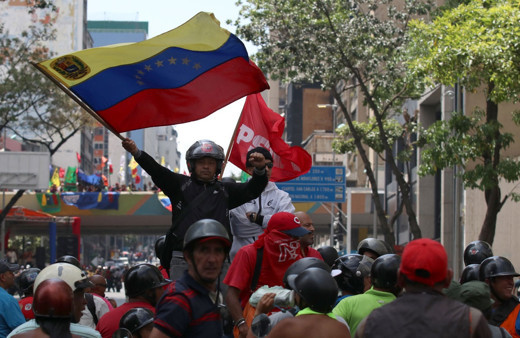 Venezuela'da halk yine sokaklara döküldü krizin adı bu kez Miraflores