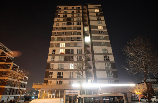 Rezidansın 9.katından düşen kadın öldü