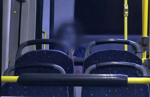 Herkes iniyor o kalıyor metrobüsteki gizemli kadının sırrı çözüldü